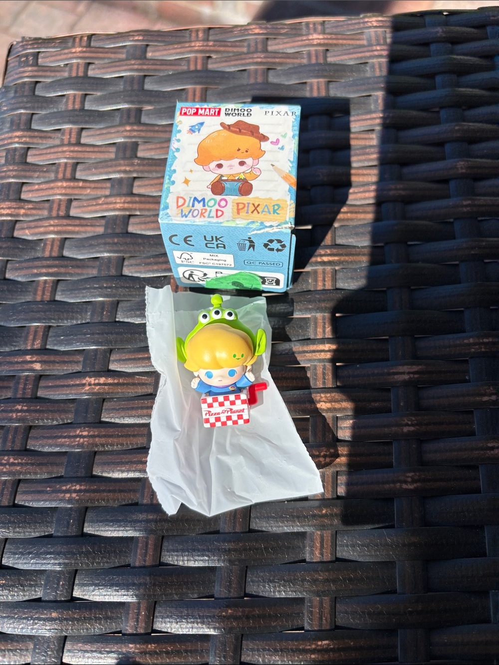 Popmart Dimoo World Pixar Green Alien Secret pop bean